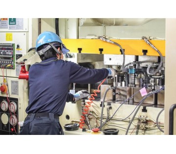 正社員募集！日勤・土日休み！空調完備で働きやすい環境【プレスマシ...